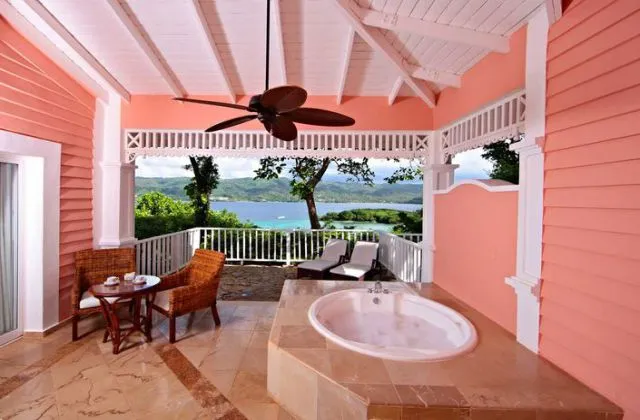 Luxury Bahia Principe Cayo Levantado Samana suite jacuzzi terrasse